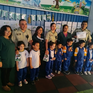 Carabineros realizan una charla para los alumnos/as de Kínder del Colegio Santa María Eufrasia